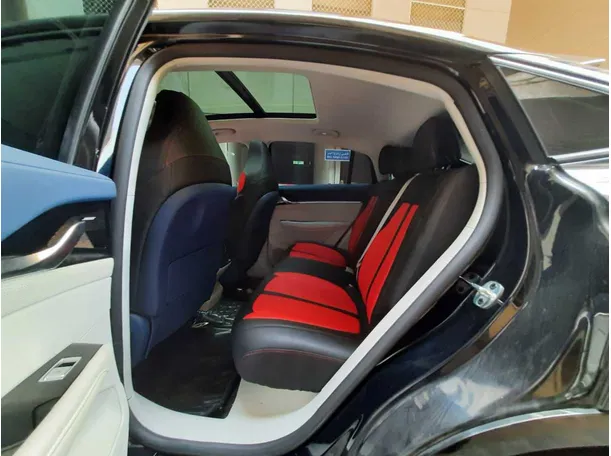 Car image 13
