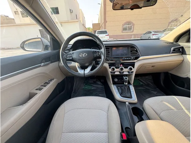 Car image 16