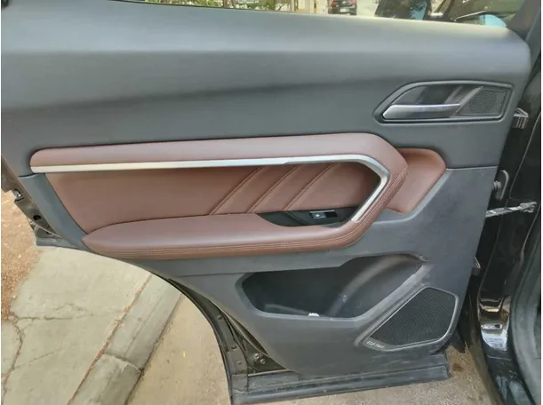 Car image 33