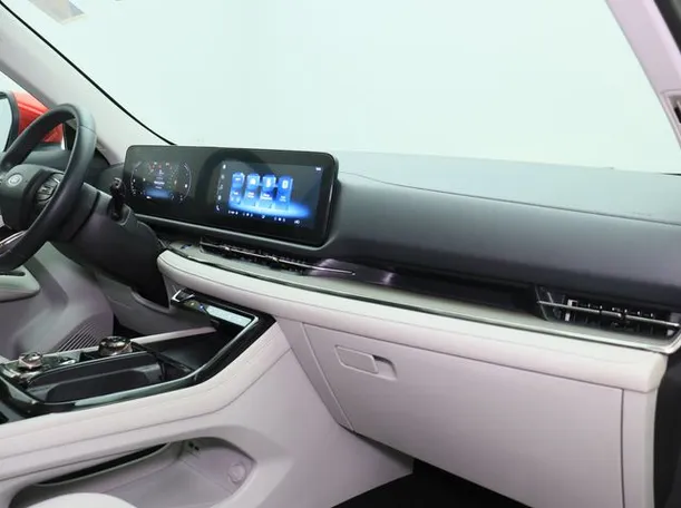 Car image 10