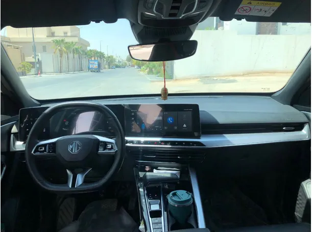 Car image 15