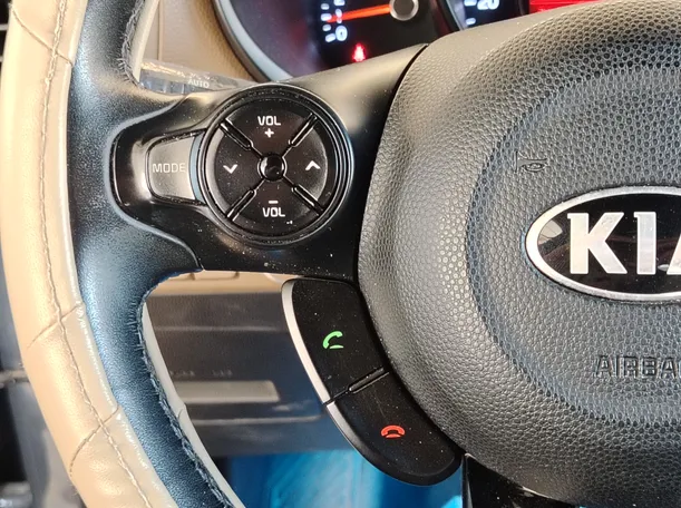 Car image 24