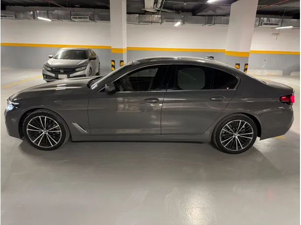 Car image 8