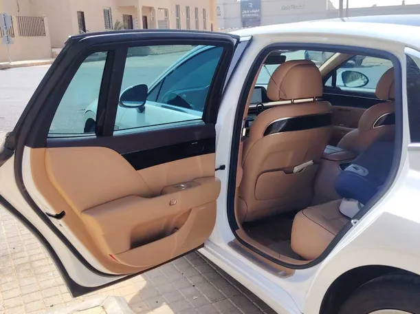 Car image 13