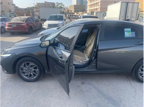 Car image 12