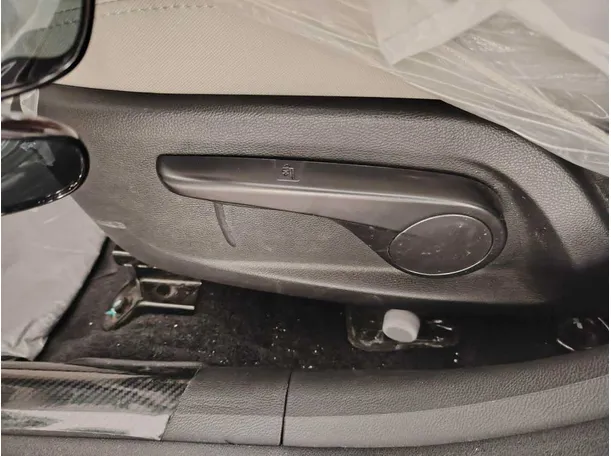 Car image 35
