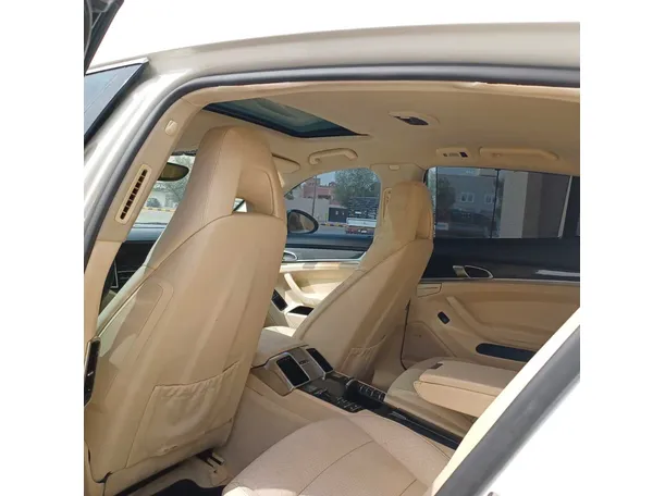 Car image 14