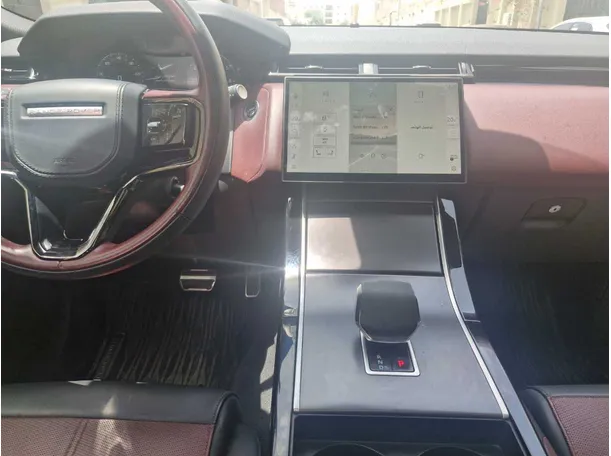 Car image 18