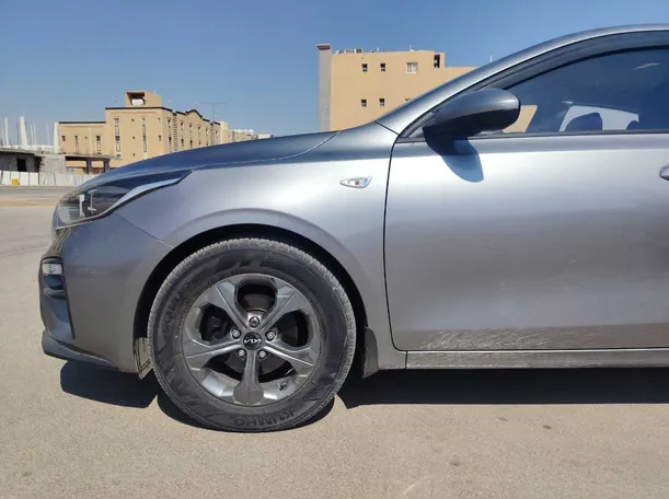 Car image 9