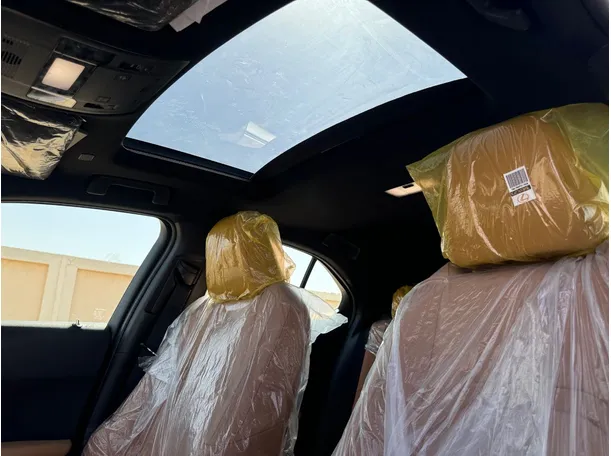 Car image 12