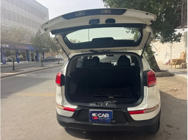 Car image 19