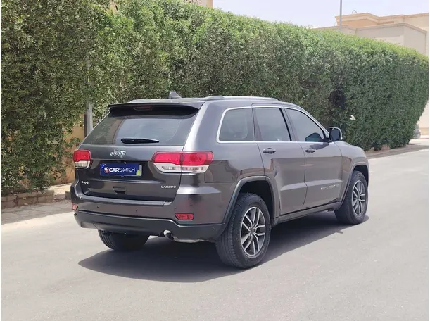 Car image 8