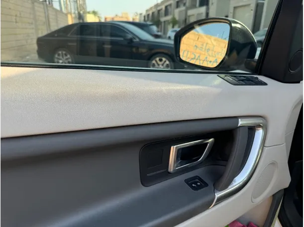 Car image 25