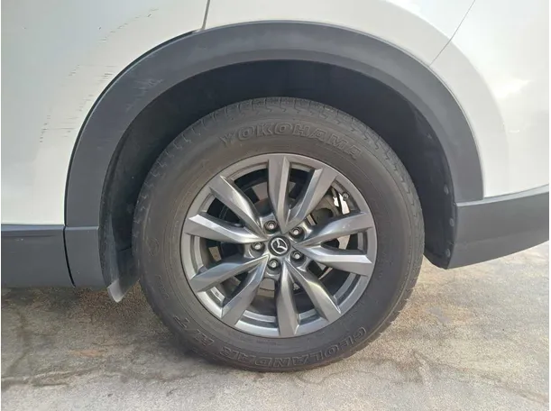 Car image 9