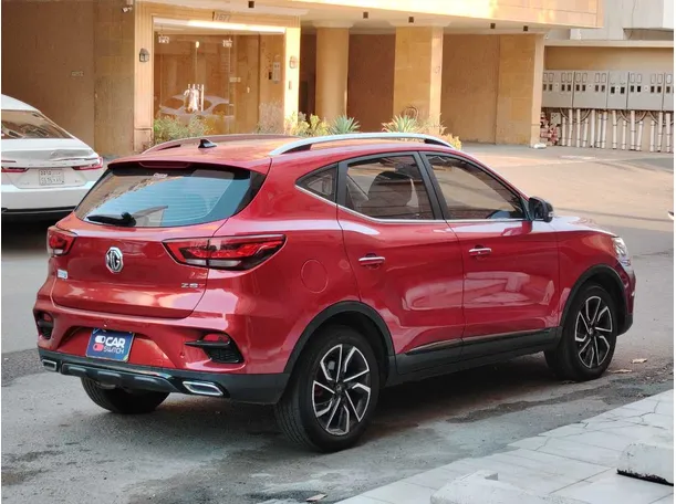 Car image 5