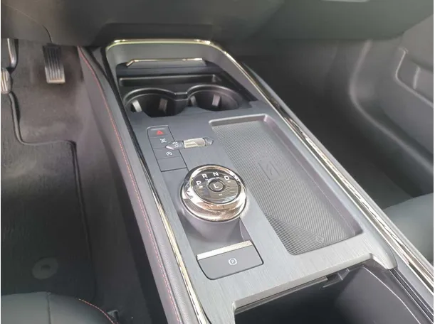 Car image 19