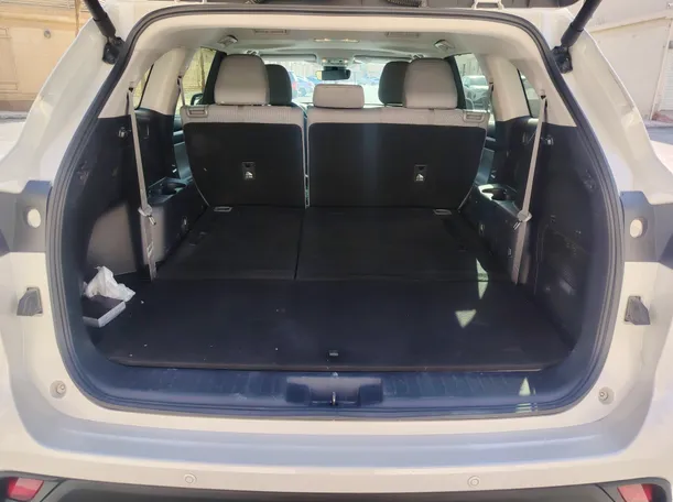 Car image 26