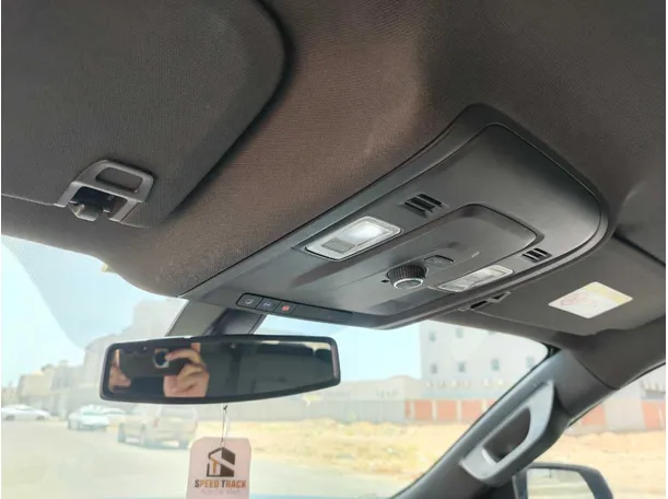 Car image 35