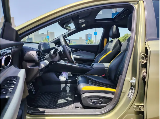 Car image 11