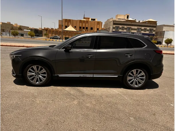 Car image 8