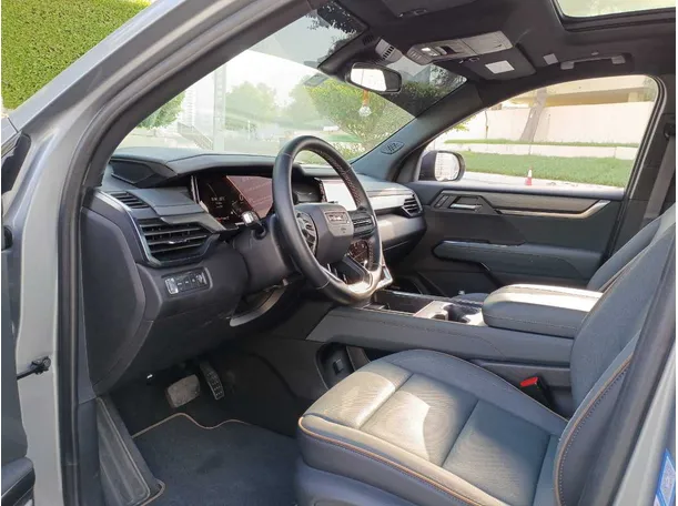 Car image 11