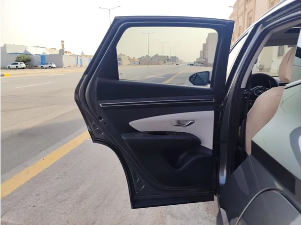 Car image 16