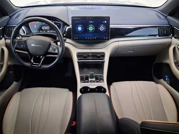 Car image 18