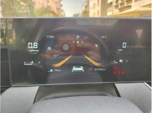 Car image 27