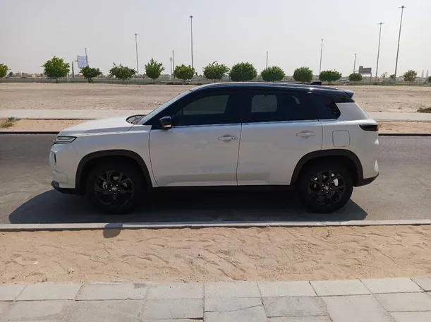 Car image 4