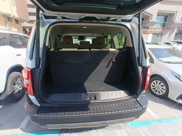 Car image 19