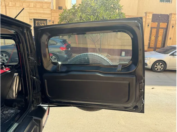 Car image 17
