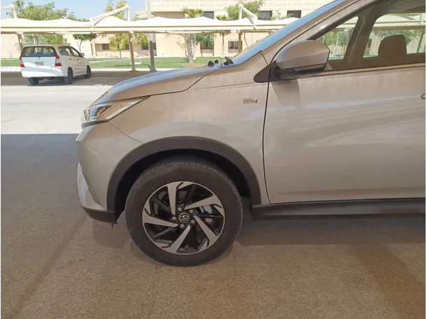 Car image 9