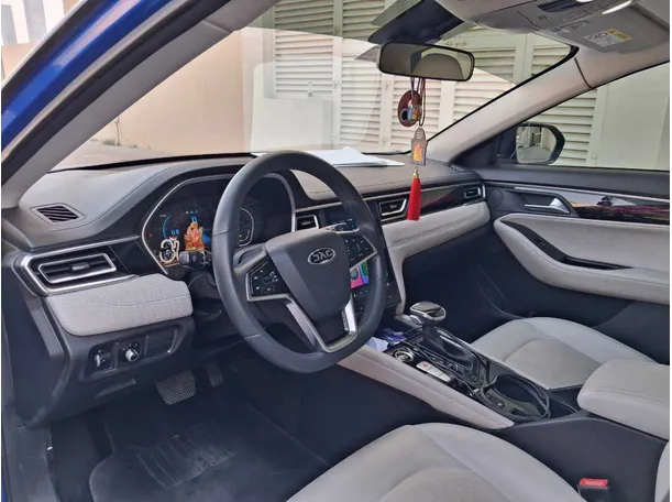Car image 11