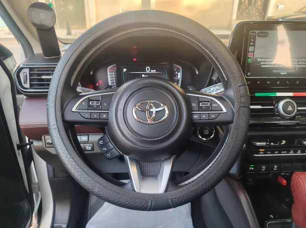 Car image 23