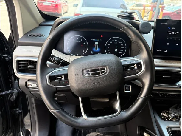 Car image 21