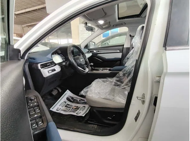 Car image 13