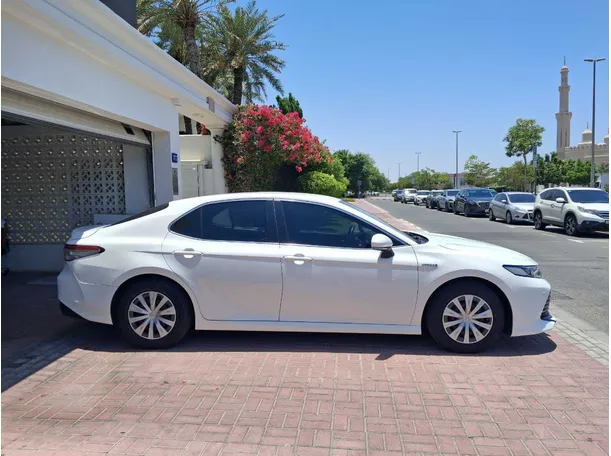 Car image 4