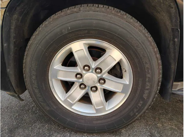 Car image 9