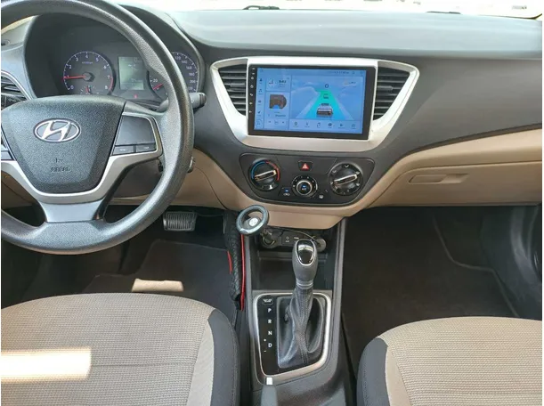 Car image 18