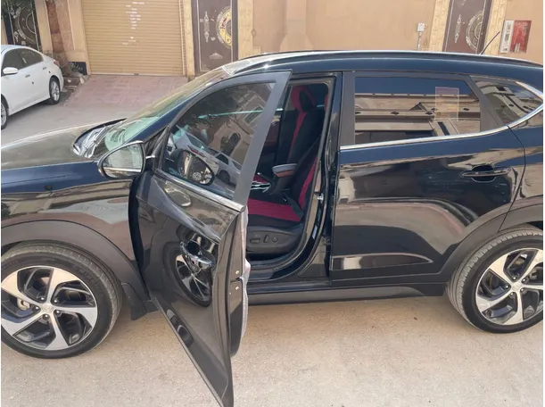 Car image 13