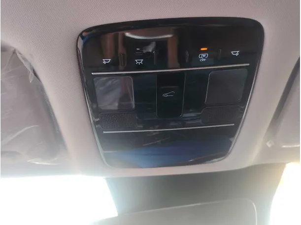 Car image 26