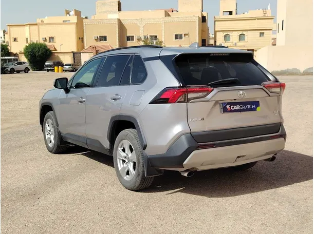 Car image 7