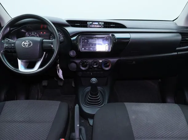 Car image 14