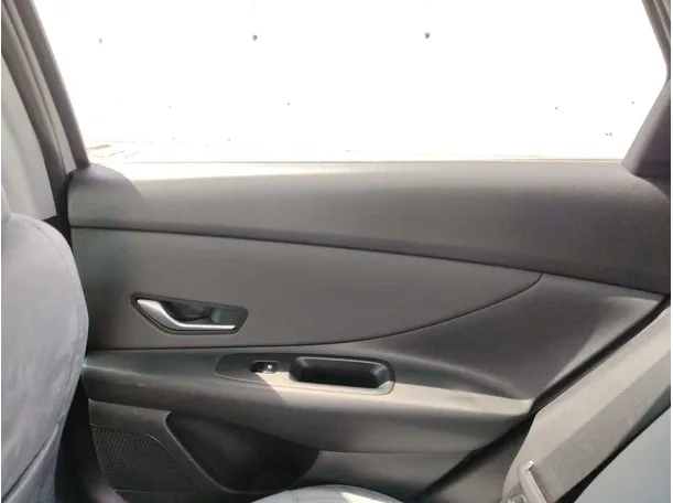 Car image 32