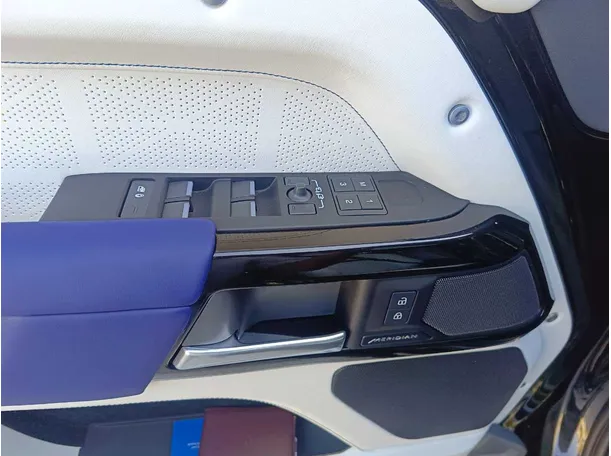 Car image 36