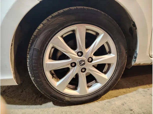 Car image 9