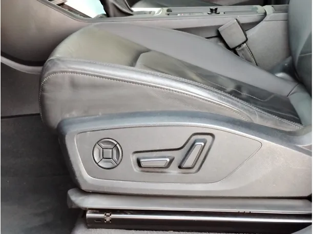 Car image 33