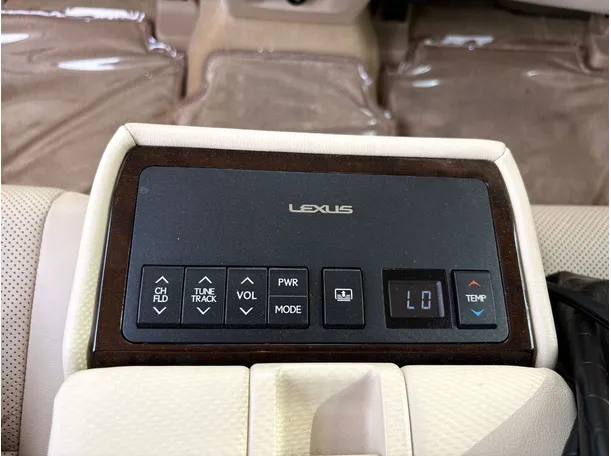 Car image 27