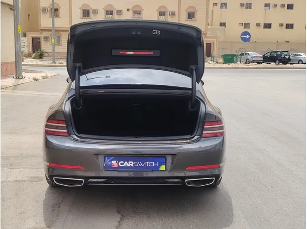 Car image 24