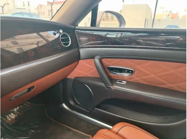 Car image 32